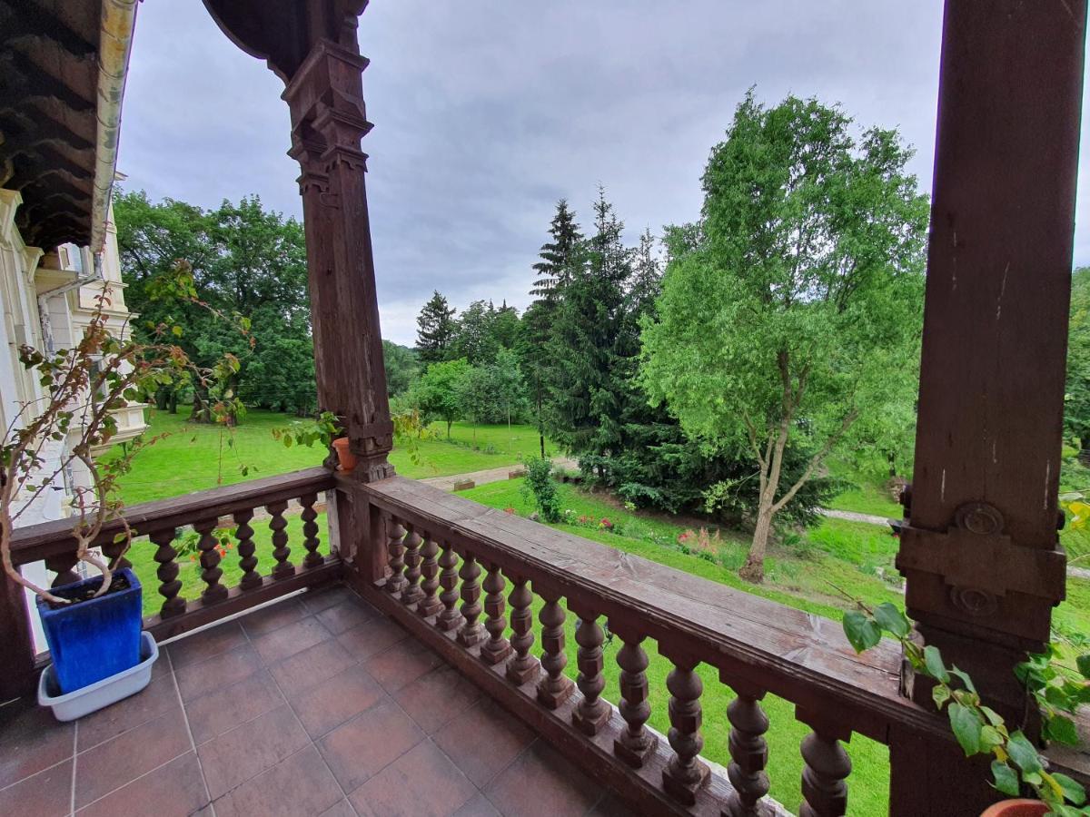 Palac Lawica- Splywy Przelomem Bardzkim Kłodzko Esterno foto