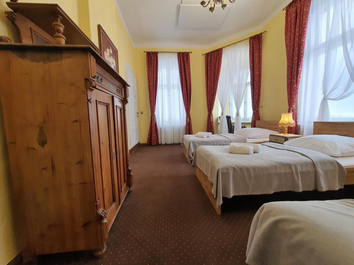 Palac Lawica- Splywy Przelomem Bardzkim Kłodzko Esterno foto