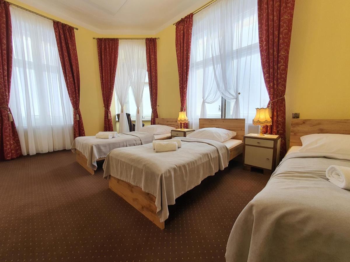 Palac Lawica- Splywy Przelomem Bardzkim Kłodzko Esterno foto