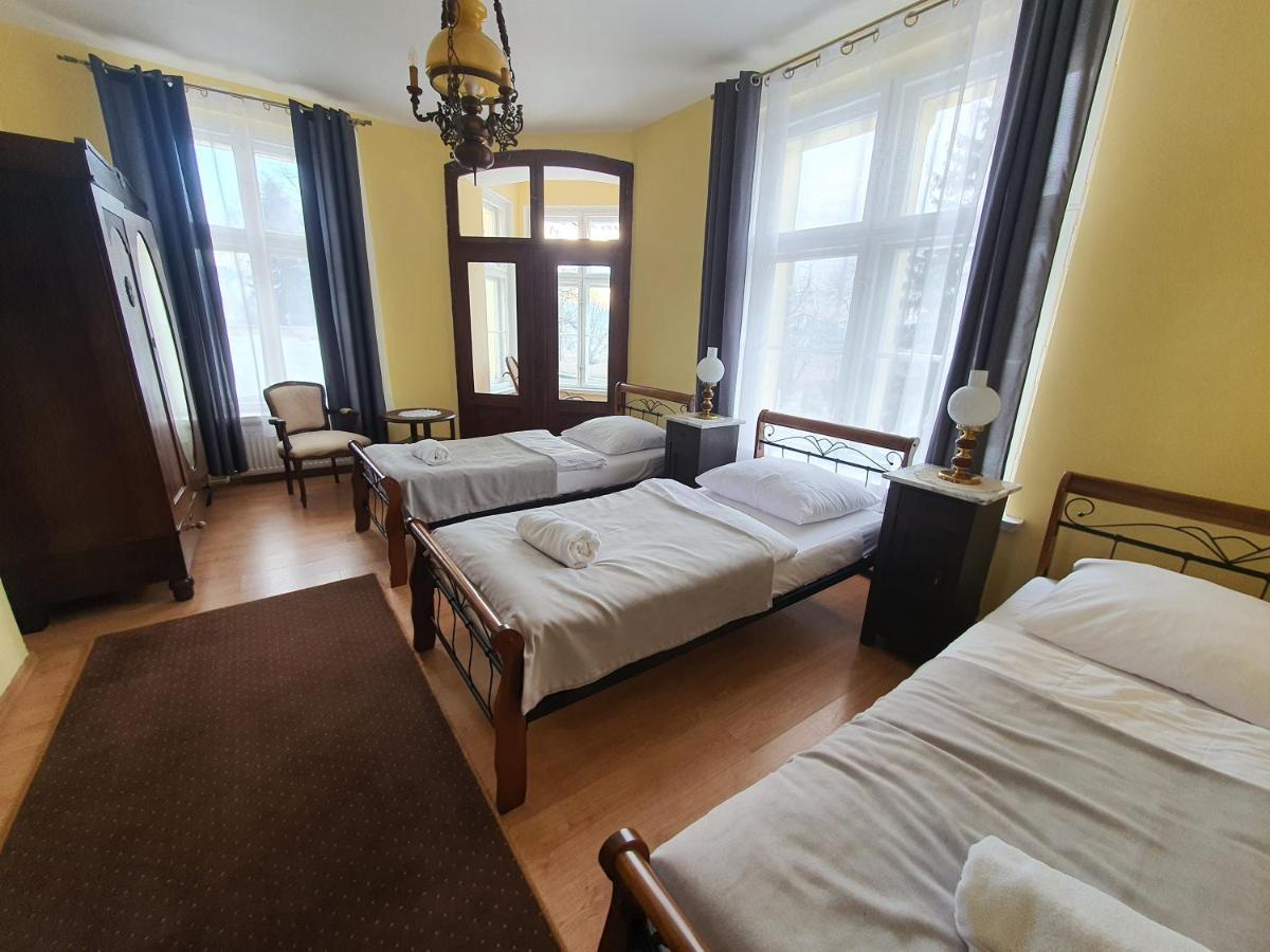 Palac Lawica- Splywy Przelomem Bardzkim Kłodzko Esterno foto