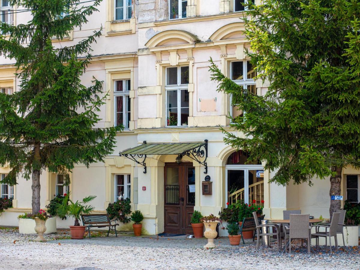 Palac Lawica- Splywy Przelomem Bardzkim Kłodzko Esterno foto