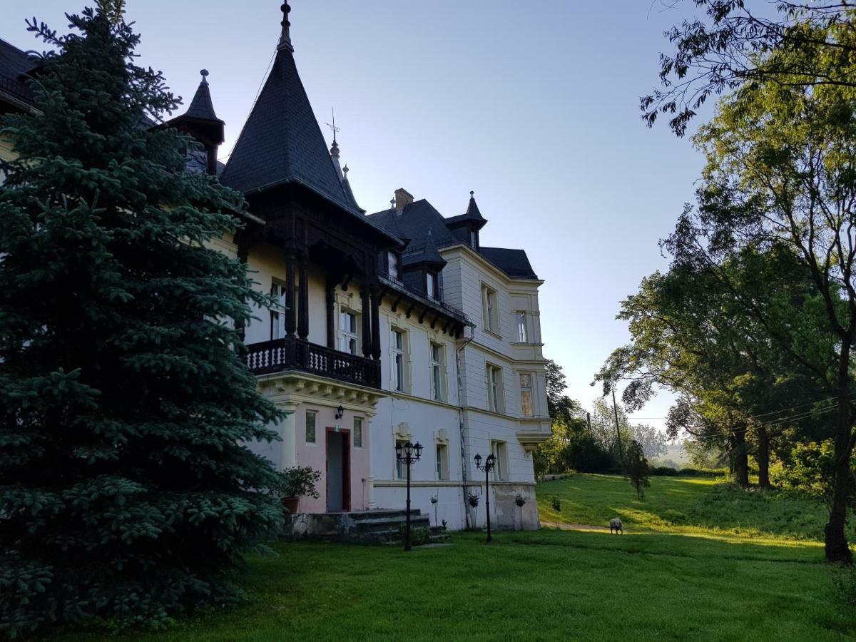 Palac Lawica- Splywy Przelomem Bardzkim Kłodzko Esterno foto